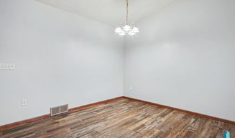 412 N 9th Ave, Brandon, SD 57005
