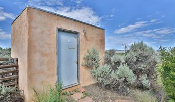 11 Mesa Sea Rd, Arroyo Hondo, NM 87513