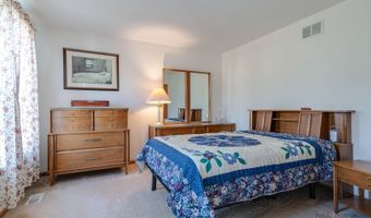 1094 Holly Dr, Antioch, IL 60002