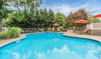 44 Devonshire Ct, Middletown, NJ 07748