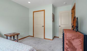 2744 W COMMONWEALTH Ct, Appleton, WI 54914