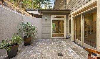 545 Ashland Creek Dr, Ashland, OR 97520