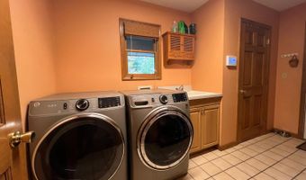 226 Lakeshore Dr, Batesville, IN 47006