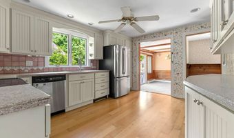 10 Standley St, Beverly, MA 01915