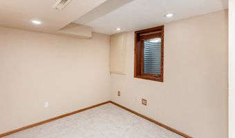 3814 Brookdale Ave, Ames, IA 50010