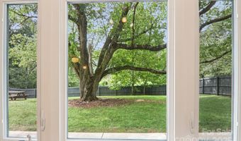 445 Chunns Cove Rd A, Asheville, NC 28805