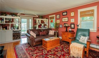 7 Boulevard E, Middletown, RI 02842