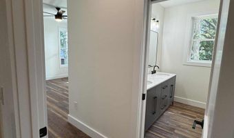 216 15th St, Apalachicola, FL 32320
