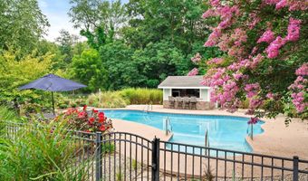 6 SLEEPY HOLLOW Ct, Allentown, NJ 08501