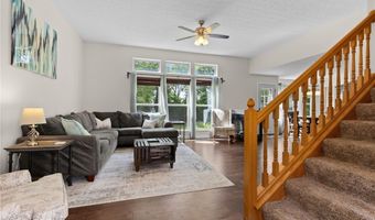 1097 Pebble Brook Dr, Columbus, OH 43240