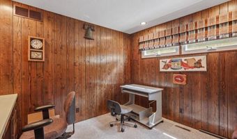 35 Dorchester Ln, Branford, CT 06405