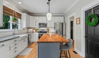 1716 Timber Ridge Estates Dr, Ballwin, MO 63011