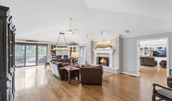 1415 W Hawthorne St, Arlington Heights, IL 60005
