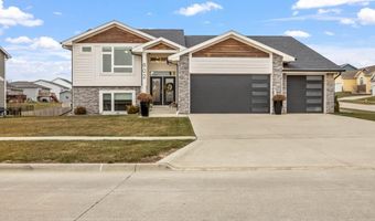 802 Timberview Dr, Adel, IA 50003