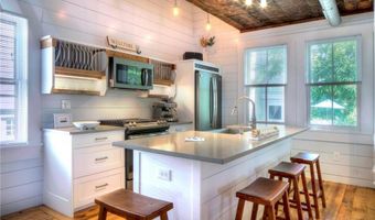 75 Mary St, Newport, RI 02840