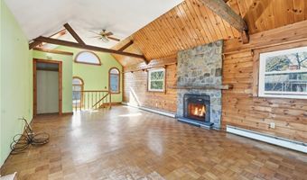 221 Curran Rd, Cumberland, RI 02864