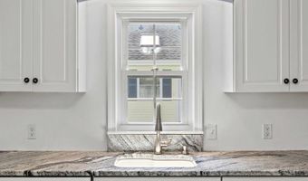 5 Hammock Pkwy, Clinton, CT 06413