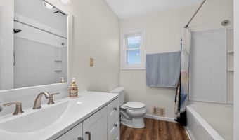 7 Gregg Ln, Bayonne, NJ 07002