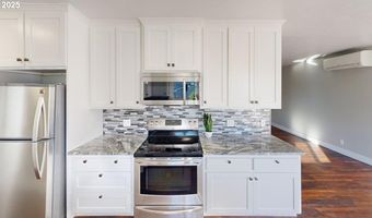 425 MEMORY Ln, Brookings, OR 97415