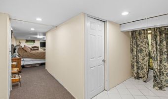 687 Hopping Rd, Belford, NJ 07718
