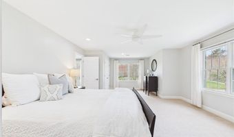 30 Taggart Ct, East Greenwich, RI 02818