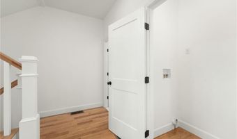 51 Burnett Rd, Warwick, RI 02889