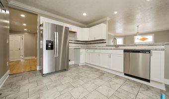 111 N 6th St, Beresford, SD 57004