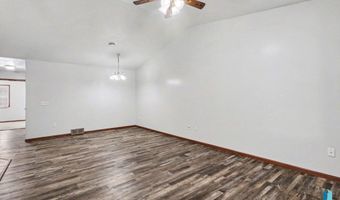 412 N 9th Ave, Brandon, SD 57005