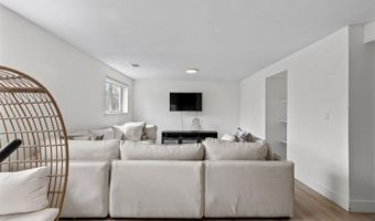 690 S Newark Ct, Aurora, CO 80012