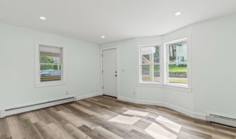 38 Newbury St, Auburn, ME 04210
