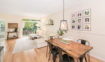 225 W Oakbrook Dr, Ann Arbor, MI 48103