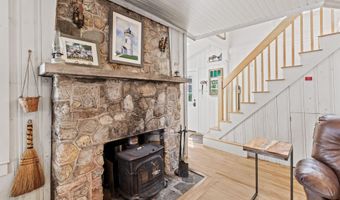 301 PRIDE FARM Rd, Falmouth, ME 04105