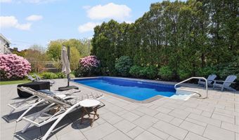5 Maloney Ln, Middletown, RI 02842