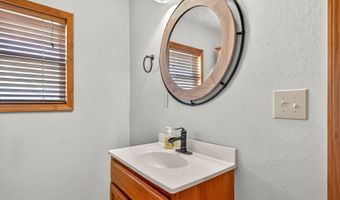 134 W College St, Aurora, MO 65605