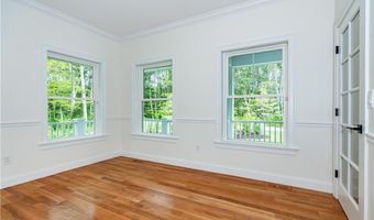 44 Saddlebrook Dr, Warwick, RI 02818