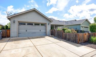 1321 N Haskell St, Central Point, OR 97502