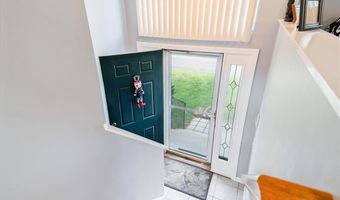 80 TOMAHAWK Trl, Cranston, RI 02921