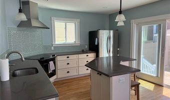 11 Ann St, Newport, RI 02840