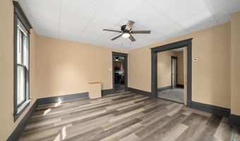 411 N 6th St, Beresford, SD 57004