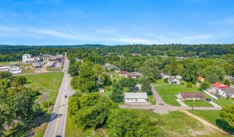 1027 Moore St, Athens, TN 37303