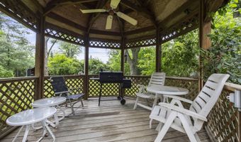 237 Maple Dr, Columbus, OH 43228