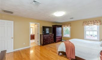 11 Raven Cir, Cranston, RI 02921