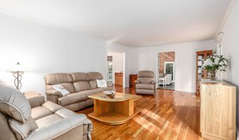 3 Deerfield Rd, Brookfield, CT 06804