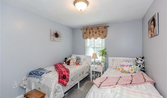 10 Pembroke Dr, Johnston, RI 02919