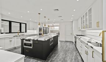 20 Algonquin Cir, Airmont, NY 10952
