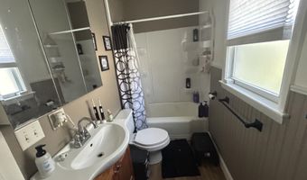 551 N STATE St, Appleton, WI 54911
