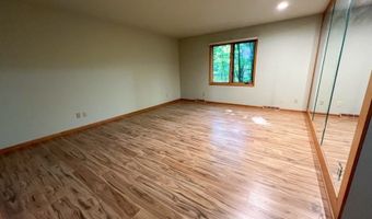 457 E Pioneer Trl, Aurora, OH 44202