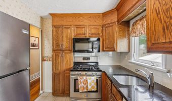 30 Clark Pl, Avenel, NJ 07001