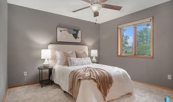 1601 E Keystone Dr, Brandon, SD 57005