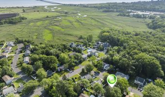 76 9th St, Belford, NJ 07718